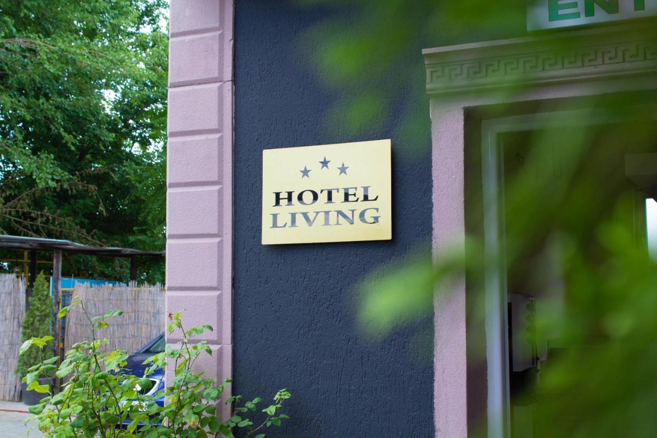 Hotel Living Suto Orizari Ngoại thất bức ảnh
