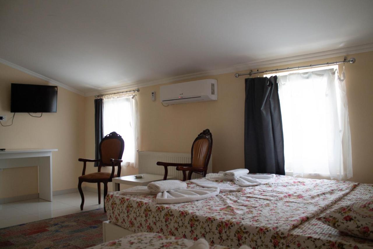 Hotel Living Suto Orizari Ngoại thất bức ảnh