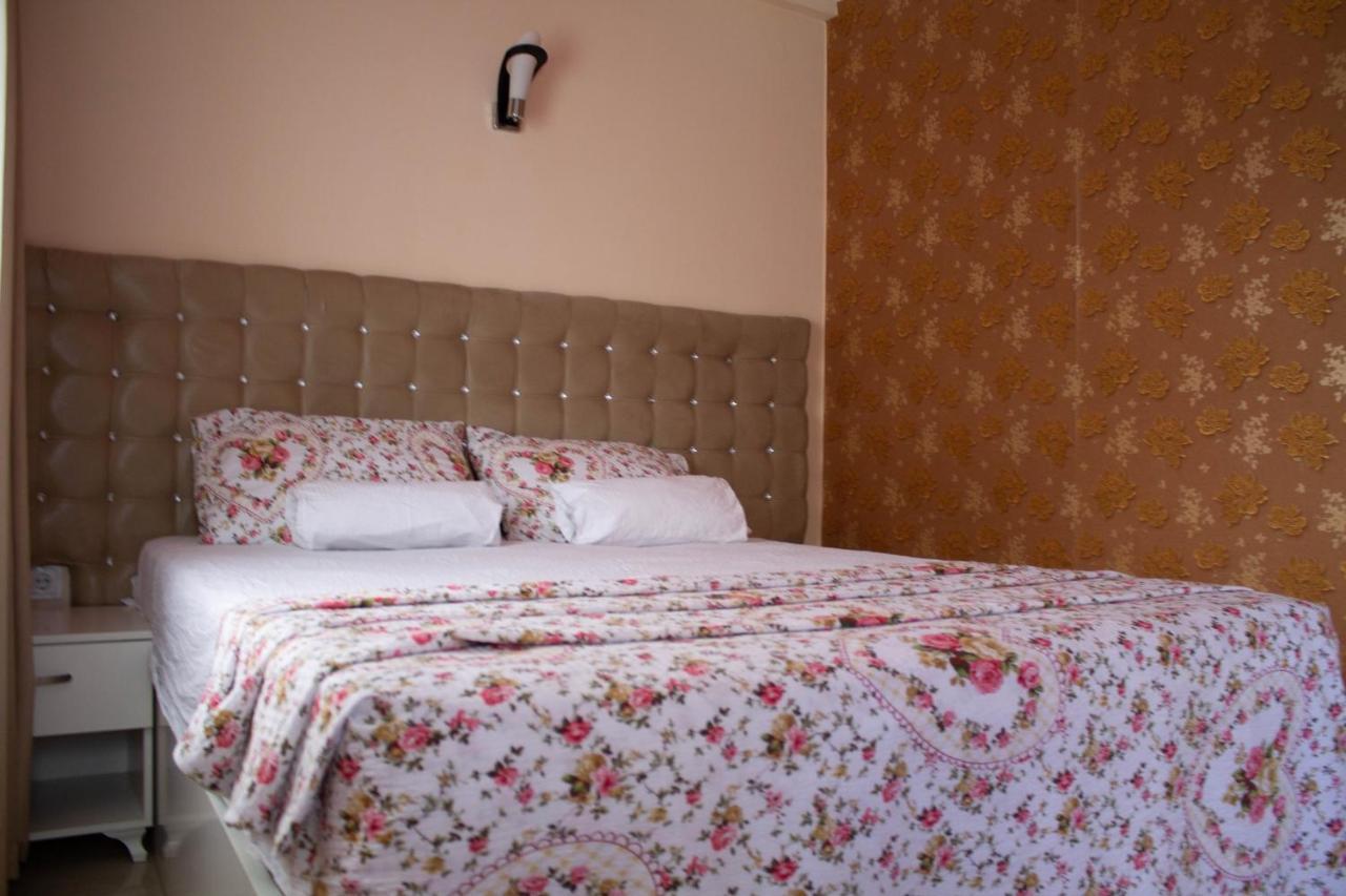 Hotel Living Suto Orizari Ngoại thất bức ảnh