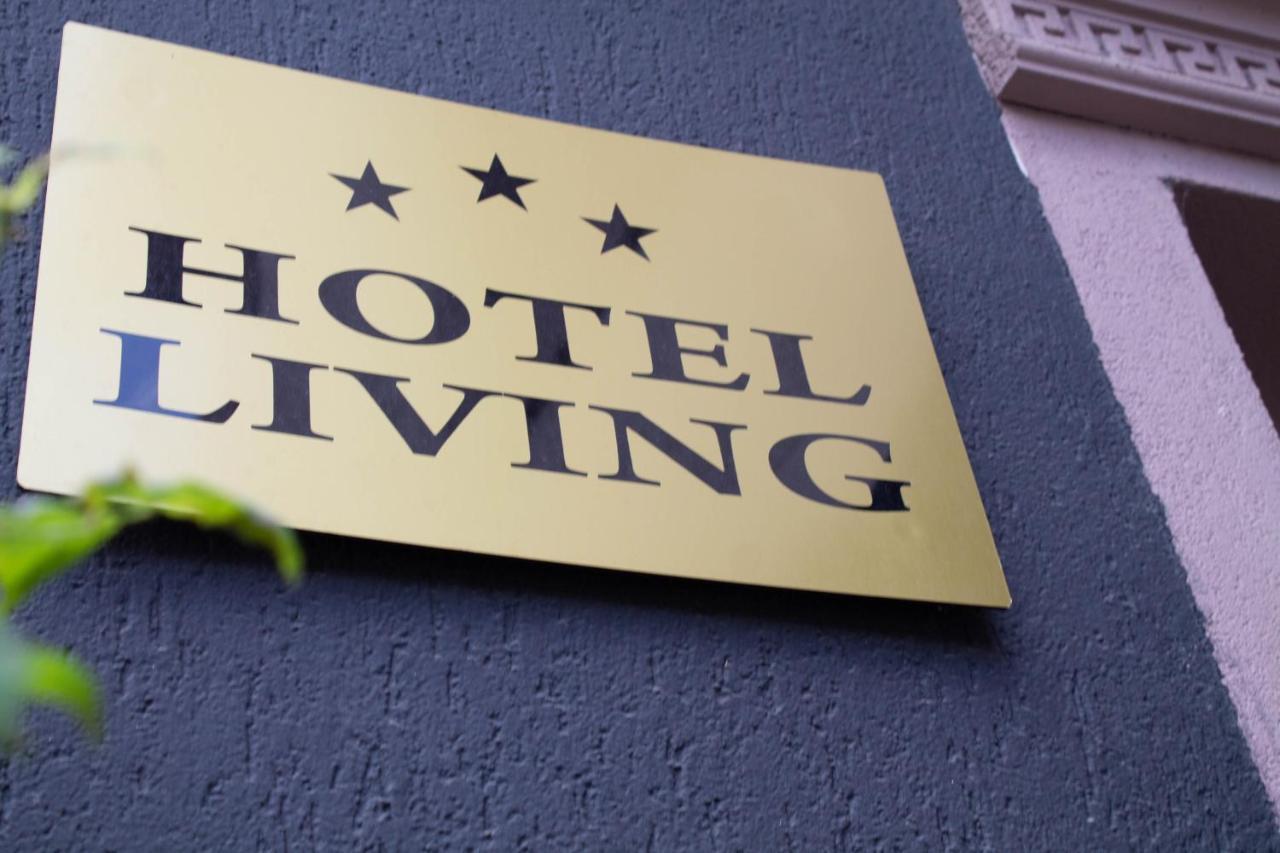 Hotel Living Suto Orizari Ngoại thất bức ảnh