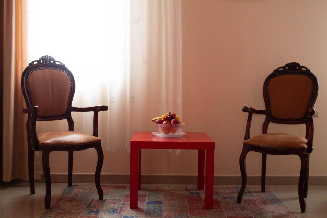 Hotel Living Suto Orizari Ngoại thất bức ảnh