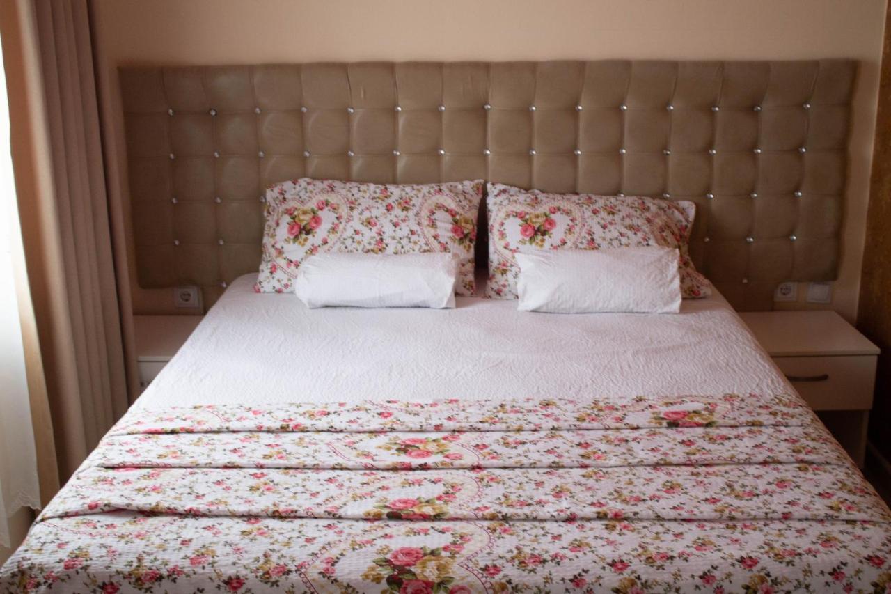 Hotel Living Suto Orizari Ngoại thất bức ảnh