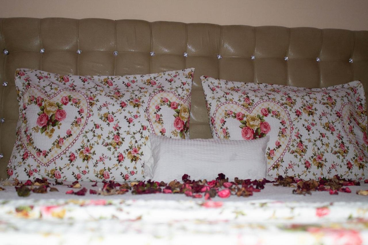 Hotel Living Suto Orizari Ngoại thất bức ảnh