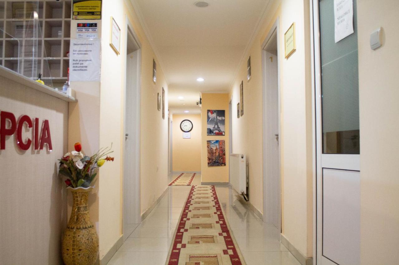 Hotel Living Suto Orizari Ngoại thất bức ảnh