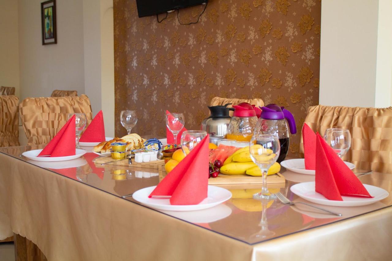 Hotel Living Suto Orizari Ngoại thất bức ảnh