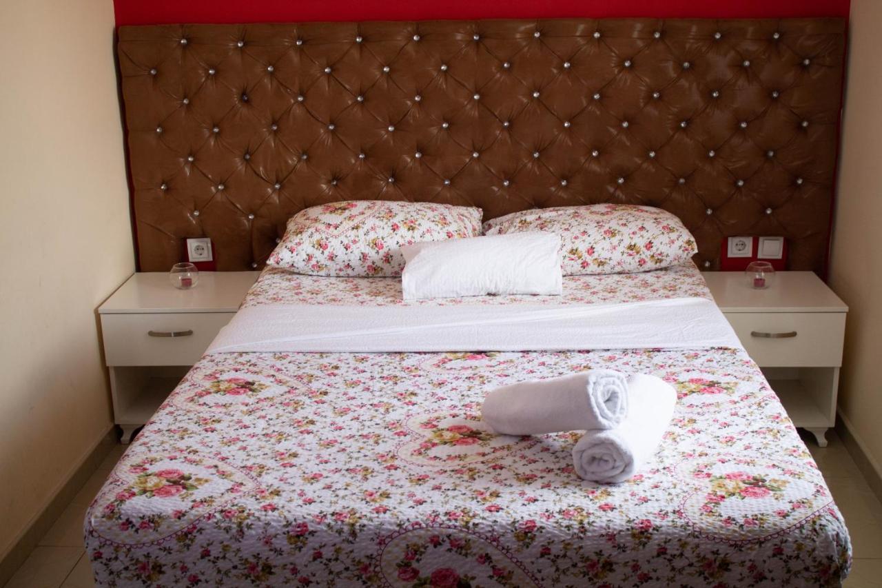 Hotel Living Suto Orizari Ngoại thất bức ảnh