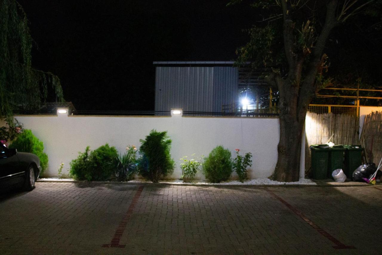 Hotel Living Suto Orizari Ngoại thất bức ảnh