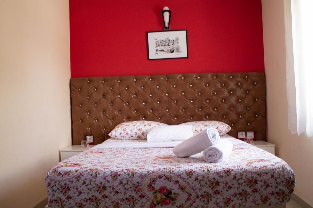 Hotel Living Suto Orizari Ngoại thất bức ảnh