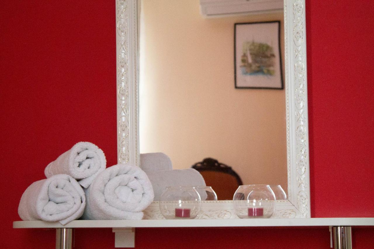 Hotel Living Suto Orizari Ngoại thất bức ảnh