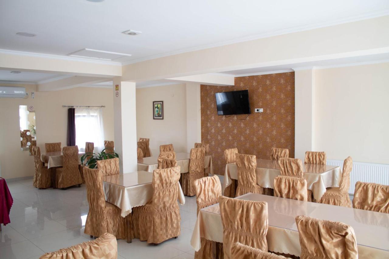 Hotel Living Suto Orizari Ngoại thất bức ảnh