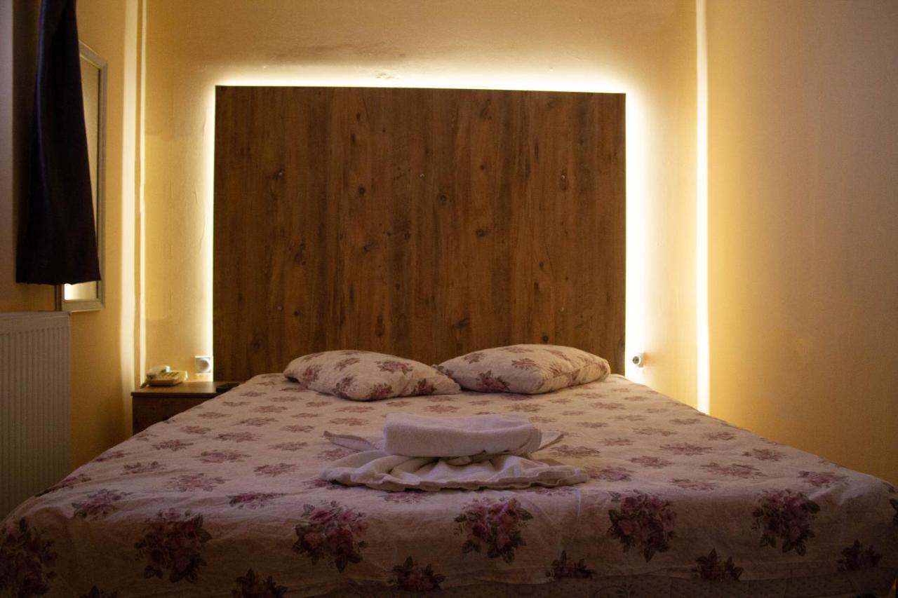 Hotel Living Suto Orizari Ngoại thất bức ảnh