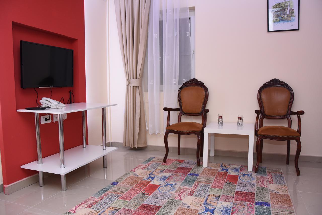 Hotel Living Suto Orizari Ngoại thất bức ảnh
