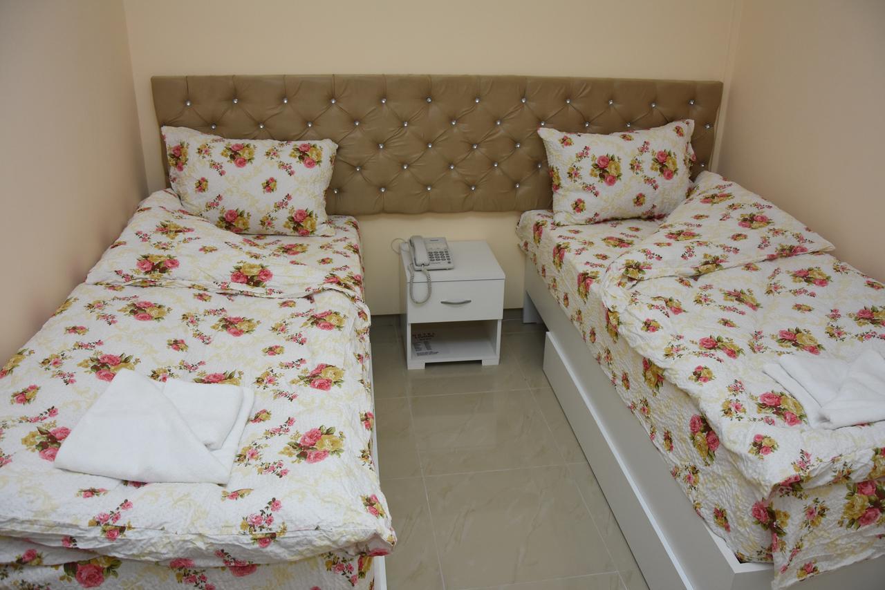 Hotel Living Suto Orizari Ngoại thất bức ảnh