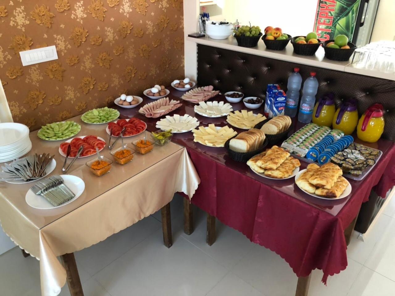 Hotel Living Suto Orizari Ngoại thất bức ảnh